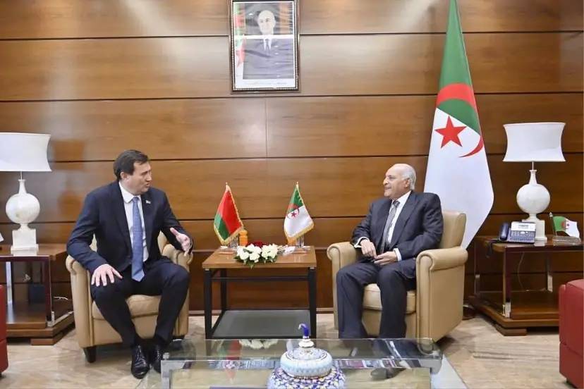 السيّد عطاف يستقبل وزير الشؤون الخارجية لجمهورية بيلاروسيا